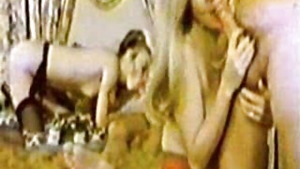 長い髪と日焼けしたラインの背の高いブルネットはJmacと一緒です、クソ 女性 用 セックス 動画