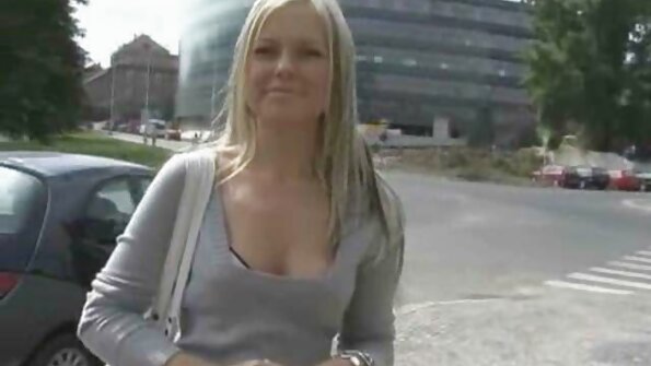 ヴェロニカ・アブーヴの熟女の穴に巨大なおもちゃを打ち込む 女性 用 sex 動画