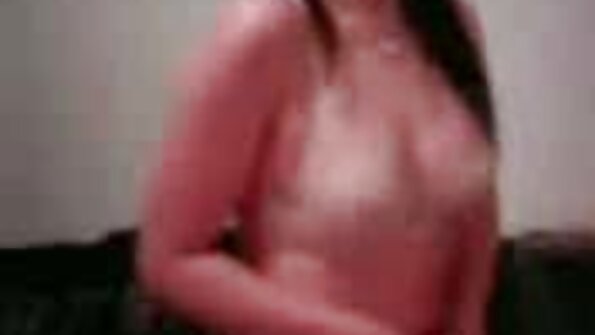 日焼けした線の細い剃った女の子は彼のディックを裸にします 女性 用 av 動画